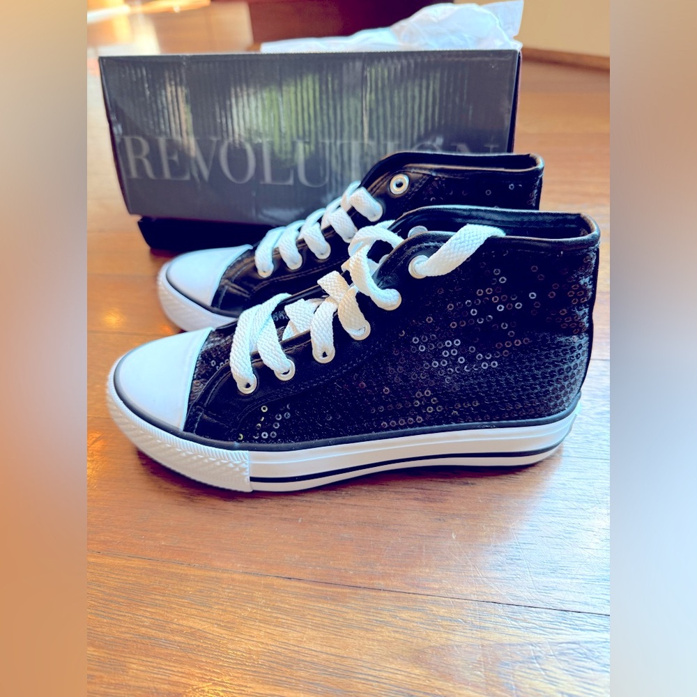 New in Box Revolution Black Sequin Dance Hip Hop High-Top Sneakers Sz 5A